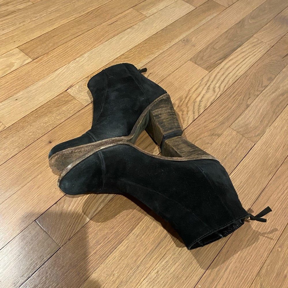 Hoss Intropia Black Suede Ankle Block heel ankle Boots Size 38 Comfy - Picture 3 of 8